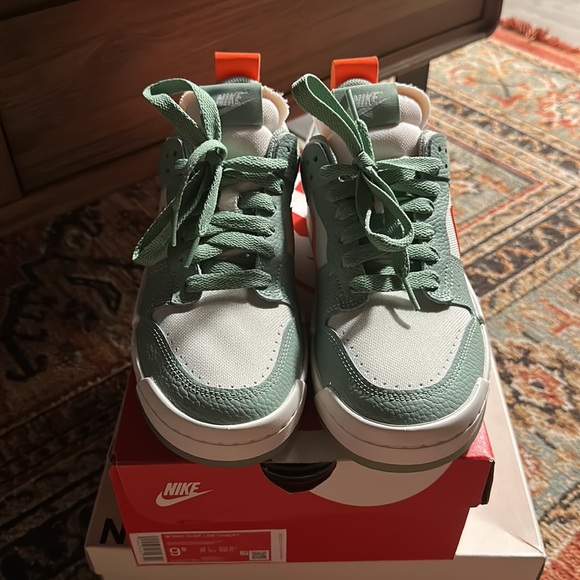 Brand New Womens Nike Dunk Low Disrupt - Picture 2 of 8